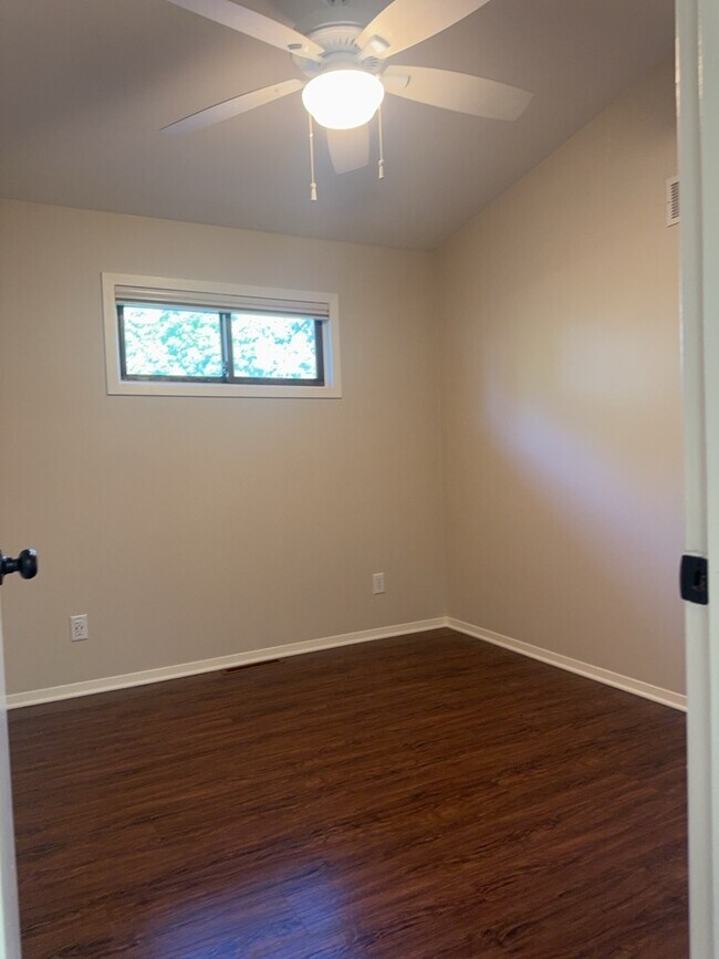 Building Photo - 3829 Eastway Dr