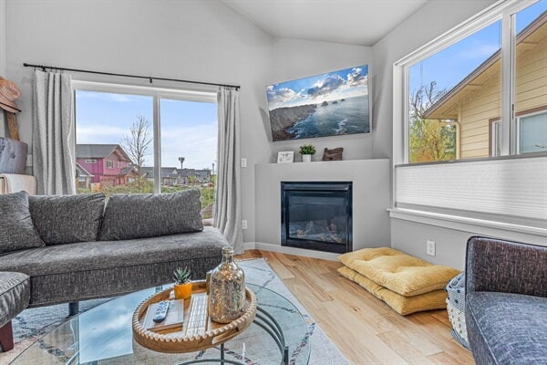 Building Photo - 303 Gangnes Dr