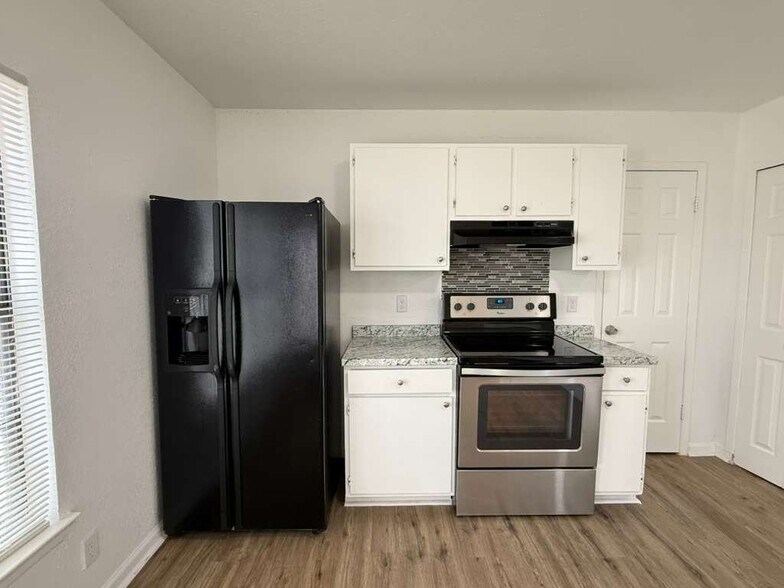 Building Photo - 6011 Hidden Rose