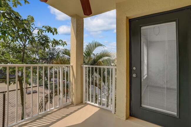 Building Photo - 6315 La Costa Dr