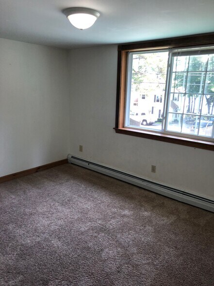 Building Photo - 686 Sebago Rd