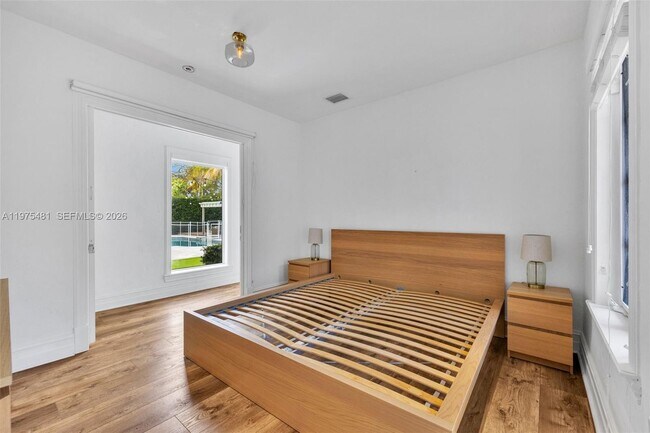 Building Photo - 113 NE 101st St