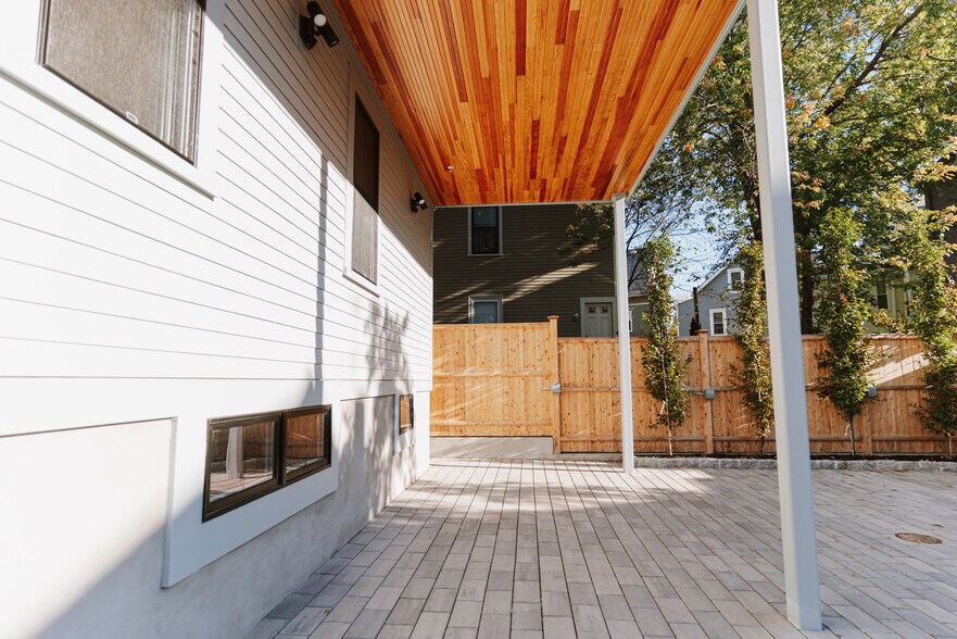 Building Photo - 5 Thurston St