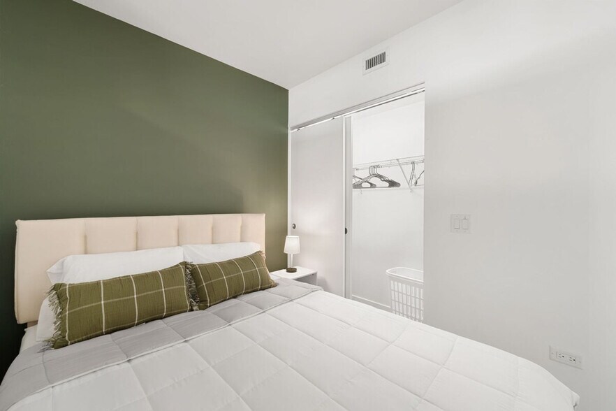 Building Photo - 720 S Wells St