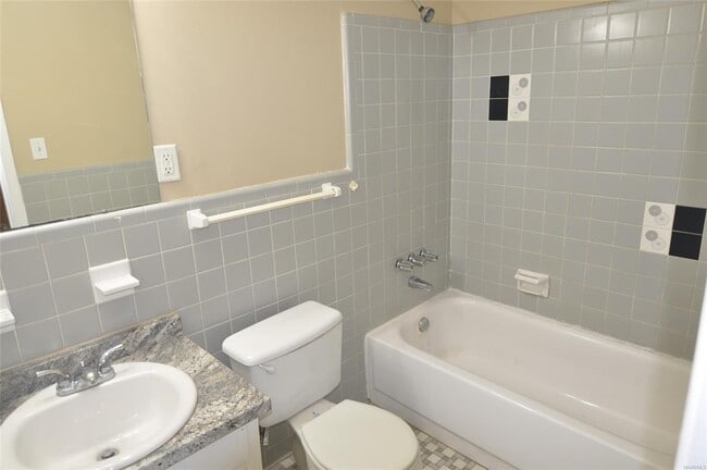 Building Photo - 2737 S Wallace Dr