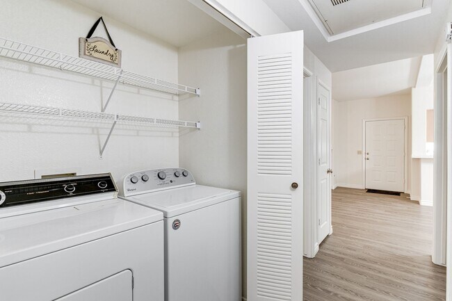 Building Photo - Spacious and Stylish Green Valley First-Floor Unit!!