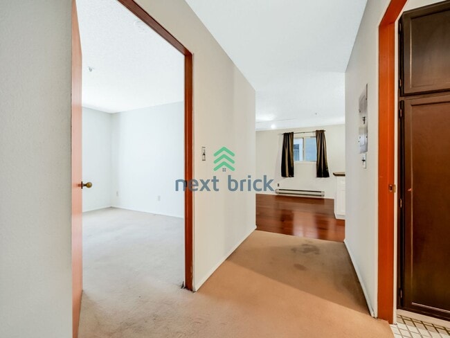Building Photo - 2 Bed 1 Bath Condo in Desirable Capitol Hill
