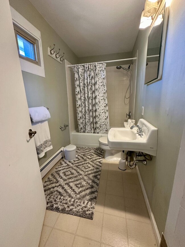 Building Photo - 27 Center St