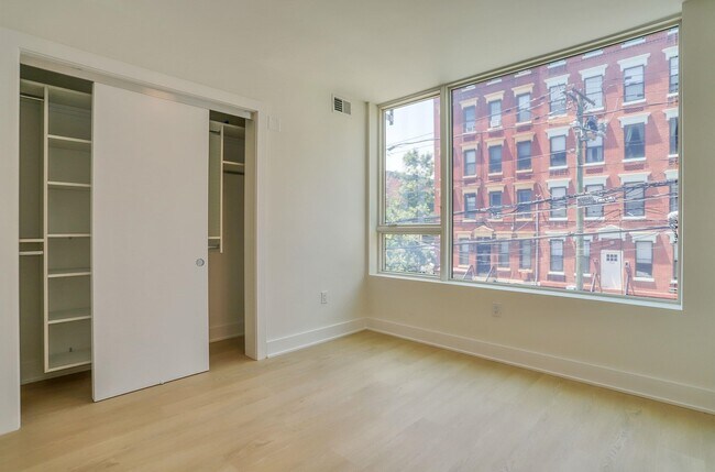 Building Photo - 303 Madison St