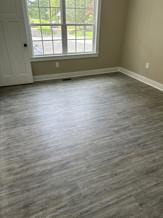 Building Photo - For Rent: Like New 3-Bedroom 2.5 Bath Home...