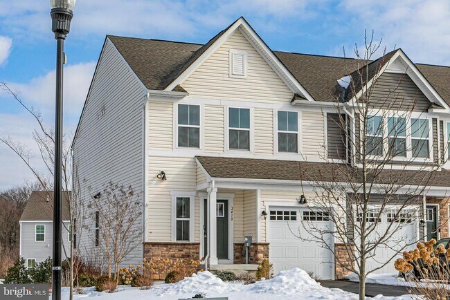 Building Photo - 2410 Lenox Dr