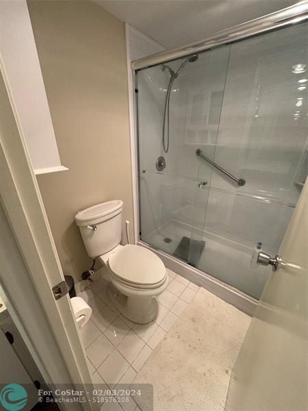 Building Photo - 3499 Oaks Way