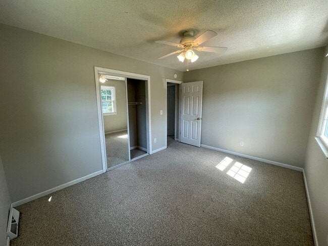 Building Photo - Updated 4 bedroom 3 bathroom home in Castle Hayne!