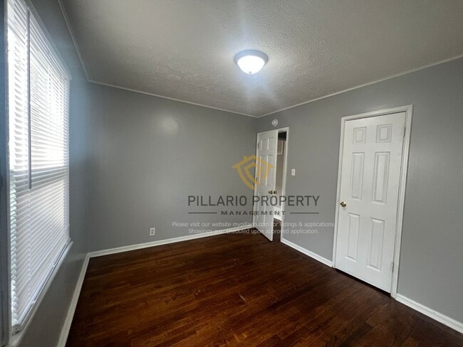 Building Photo - Minutes to the Indy 500 Track, 2 Bedroom, ...