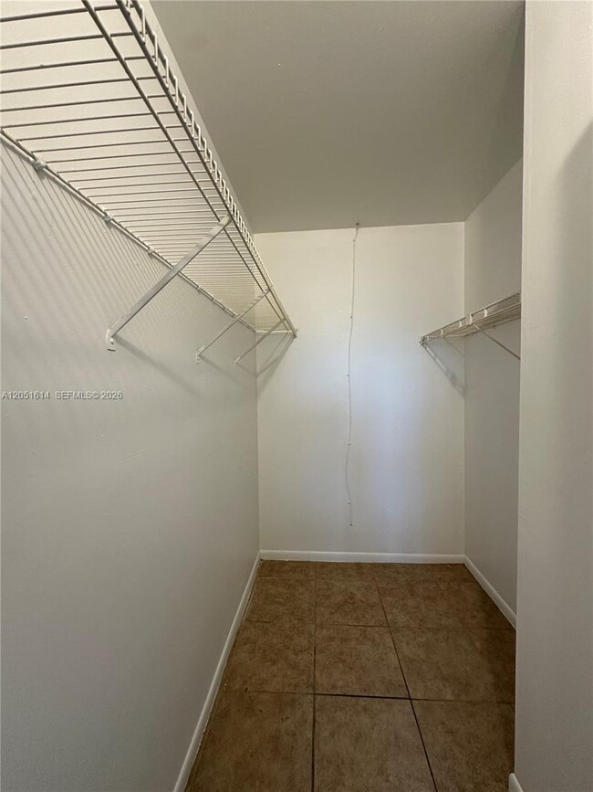 Building Photo - 1400 NE 56th St