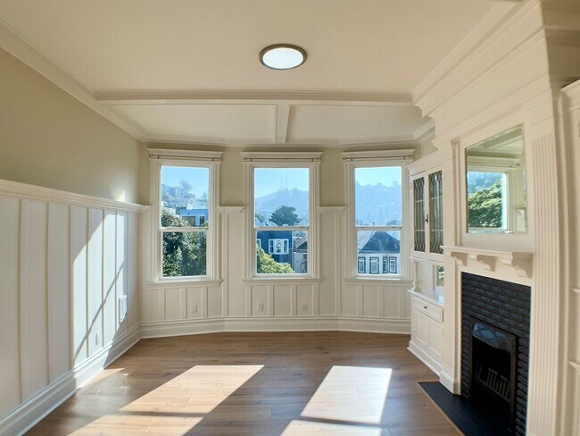 Building Photo - Newly Renovated Full Floor Flat! 4BR/3BA. In Unit Laundry! Dishwasher! Bay Windows!