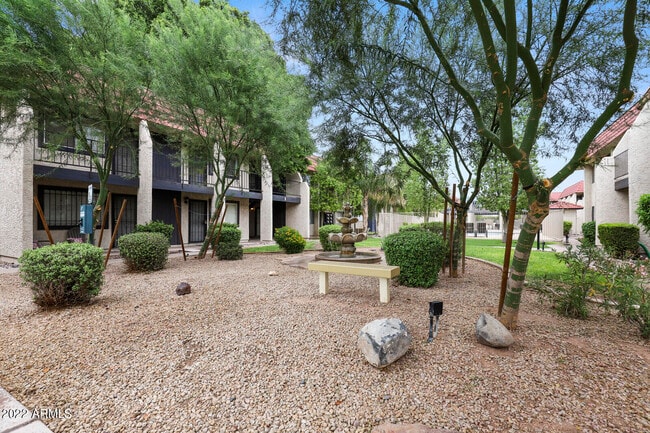Building Photo - 700 W University Dr
