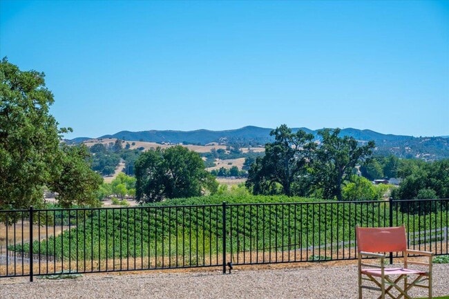 Building Photo - 6750 Golden Pheasant Ln