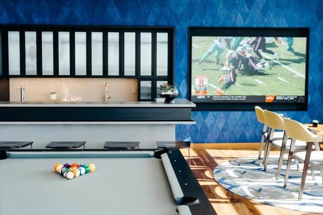 Building Photo - 410 Summer St