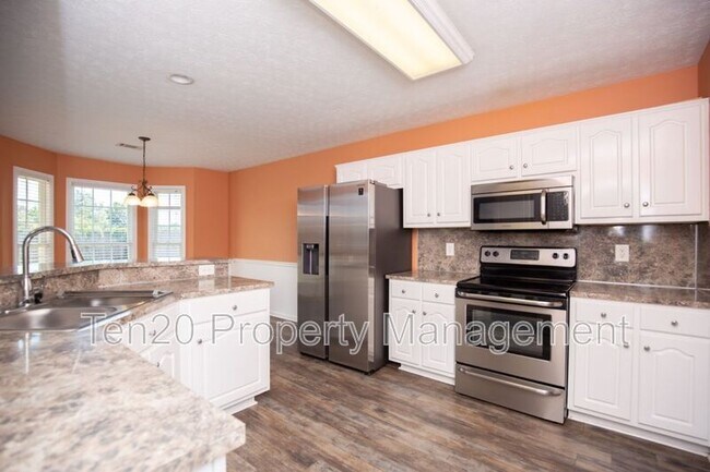 Building Photo - 202 Plum Ct