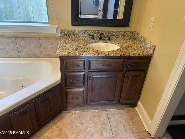 Building Photo - 303 Annabelle Dr