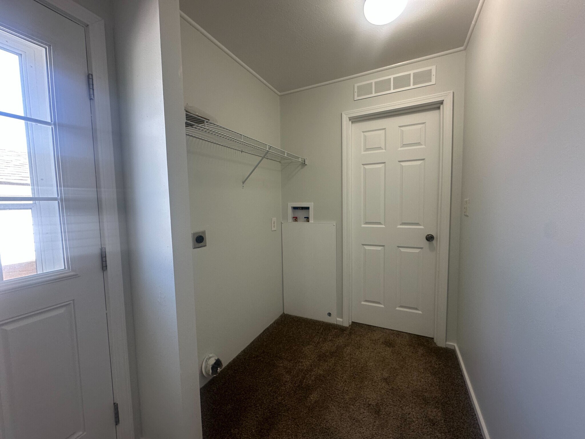 Building Photo - 1961 Four Seasons Dr