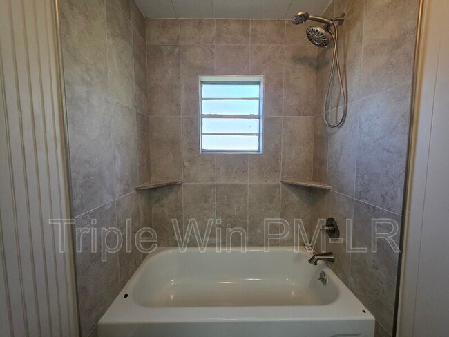 Building Photo - 16 Hum Rd