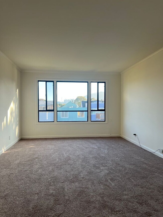 Building Photo - 1342