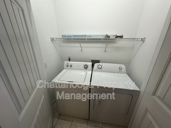 Building Photo - 9936 Falcon Crest Dr