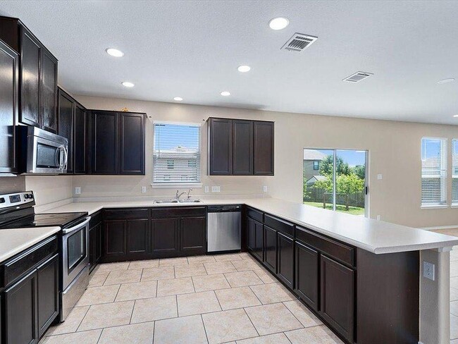 Building Photo - 904 Lonesome Lilly Way