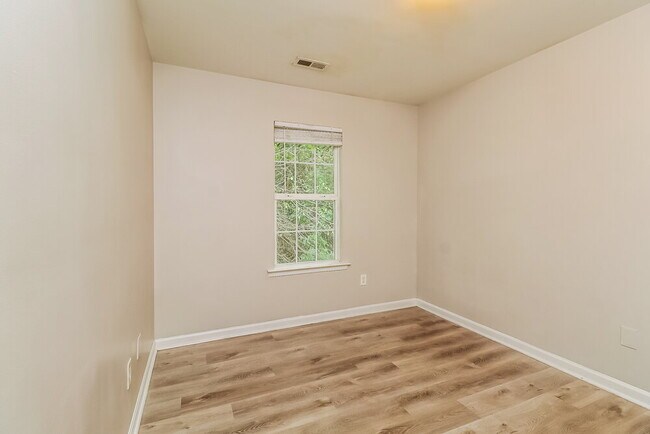 Building Photo - 1024 Valley Ridge Rd