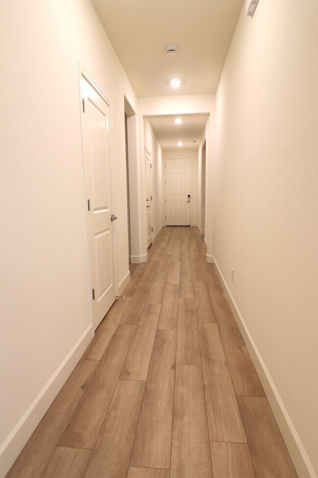 Building Photo - 6862 Ronaldinho Dr