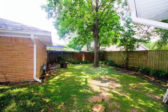 Building Photo - 1030 Montour Dr