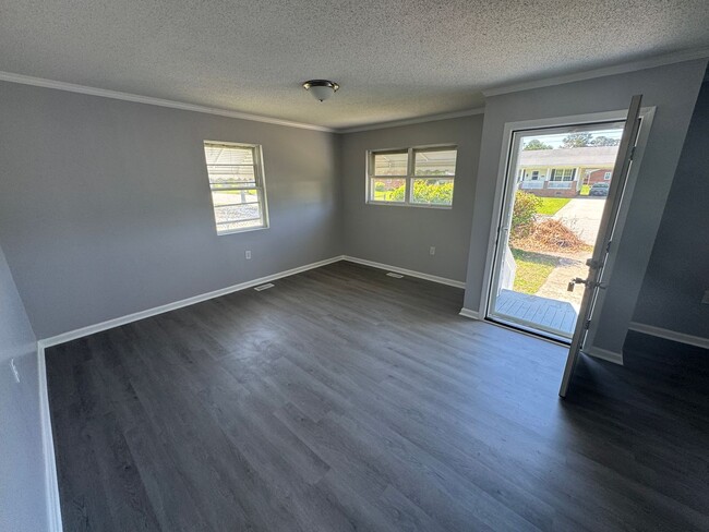 Building Photo - 2 Bedroom House in East Tarboro