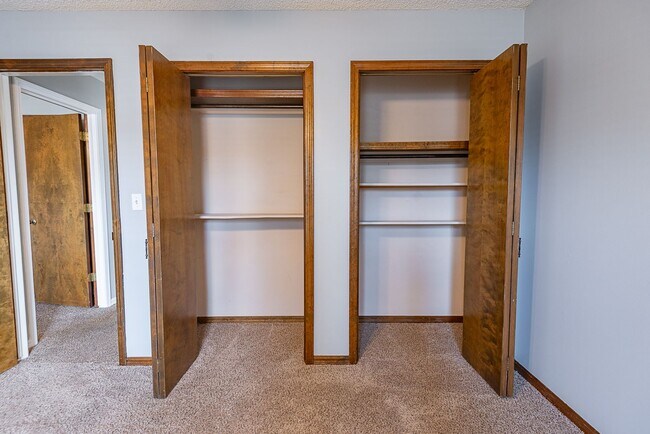 Building Photo - 3 Bed 2.5 Bath Springfield, MO