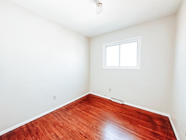 Building Photo - 3025 S Byrne Rd