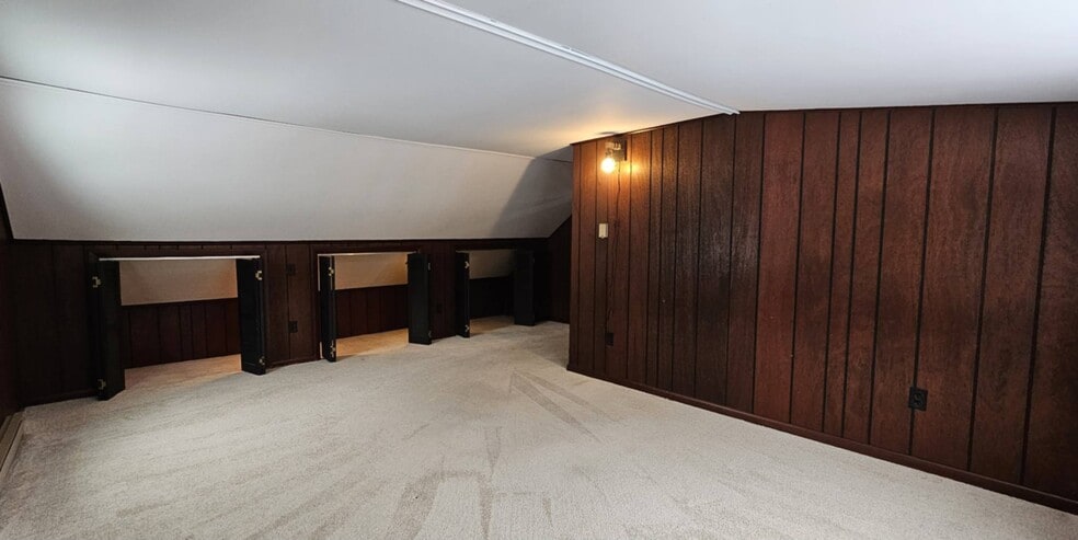 Building Photo - 7901 Elm St