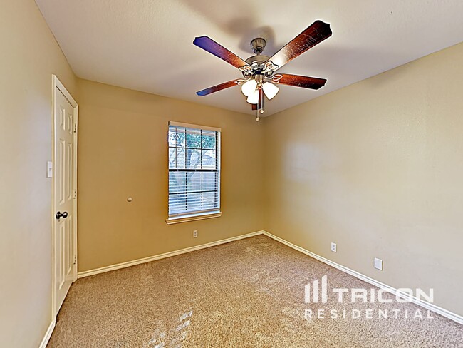 Building Photo - 1112 Brittany Dr