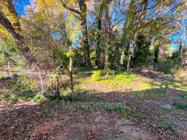 Building Photo - 1506 Lake St