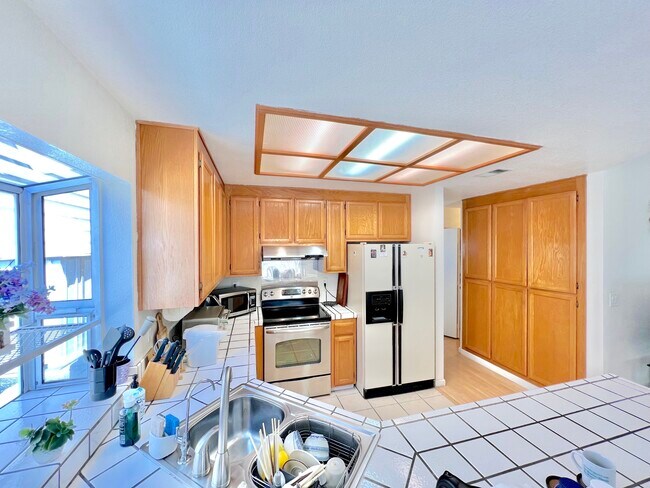 Building Photo - 6193 Potrero Dr