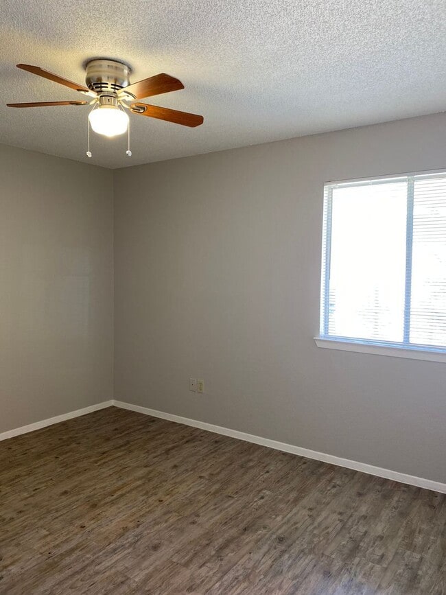 Building Photo - 510 Willowbend Cove