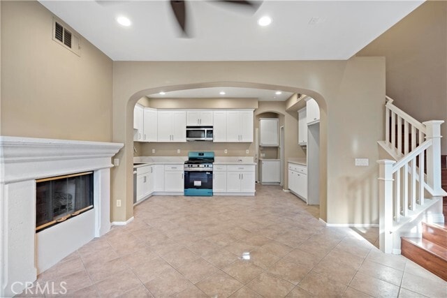 Building Photo - 18 Moonstone