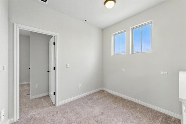 Building Photo - 8007 Orizzonte St