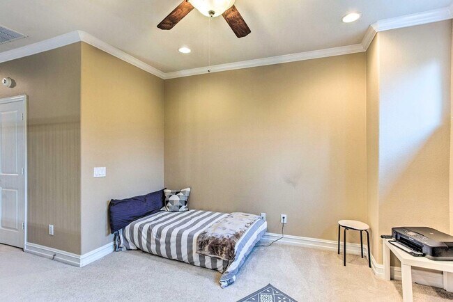 Building Photo - 4745 Durham Dr