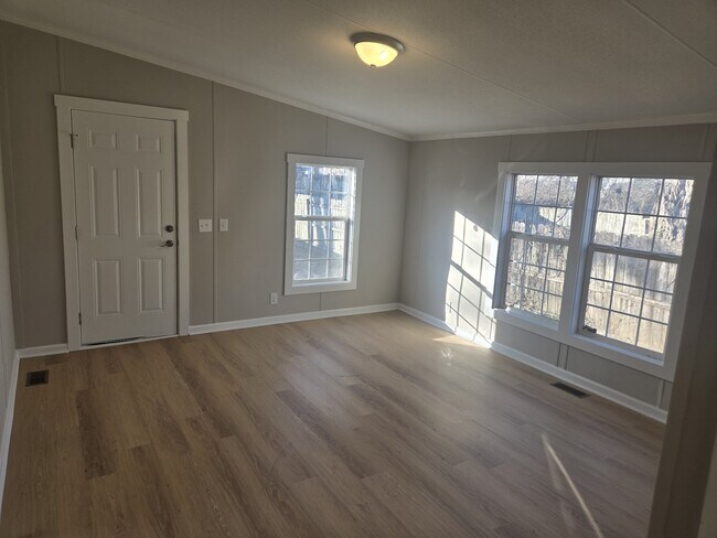 Building Photo - 223 E Park Ave