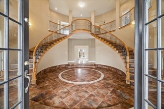 Building Photo - 5027 Creekmont Dr