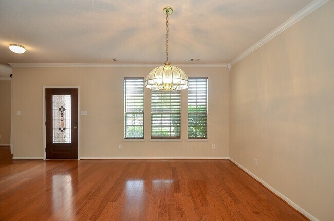 Building Photo - 2410 Crossmill Ln