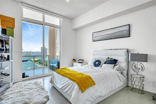 Building Photo - 7900 Harbor Island Dr