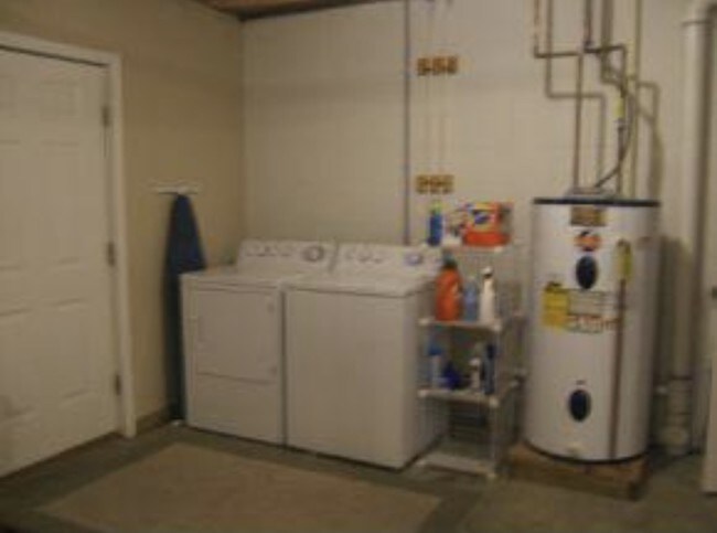 Building Photo - 2121 S Greenwood Dr