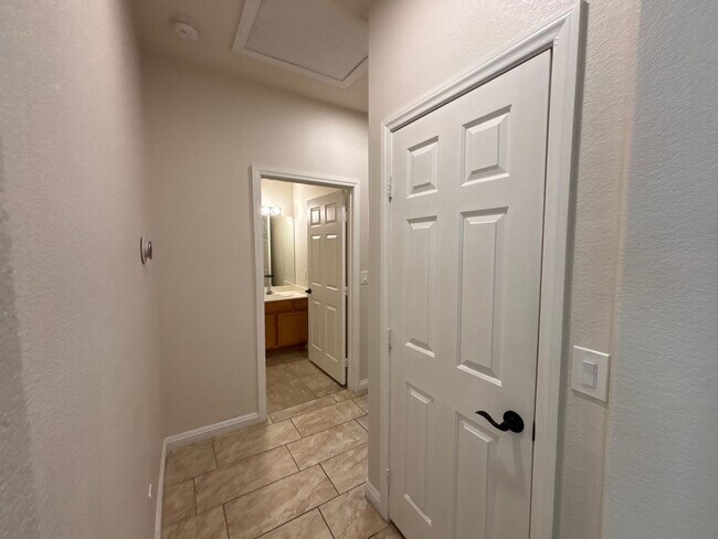 Building Photo - ***MOVE-IN SPECIAL!!!*** 2-Bedroom, 2-Bathroom Townhome located in Henderson, Nevada